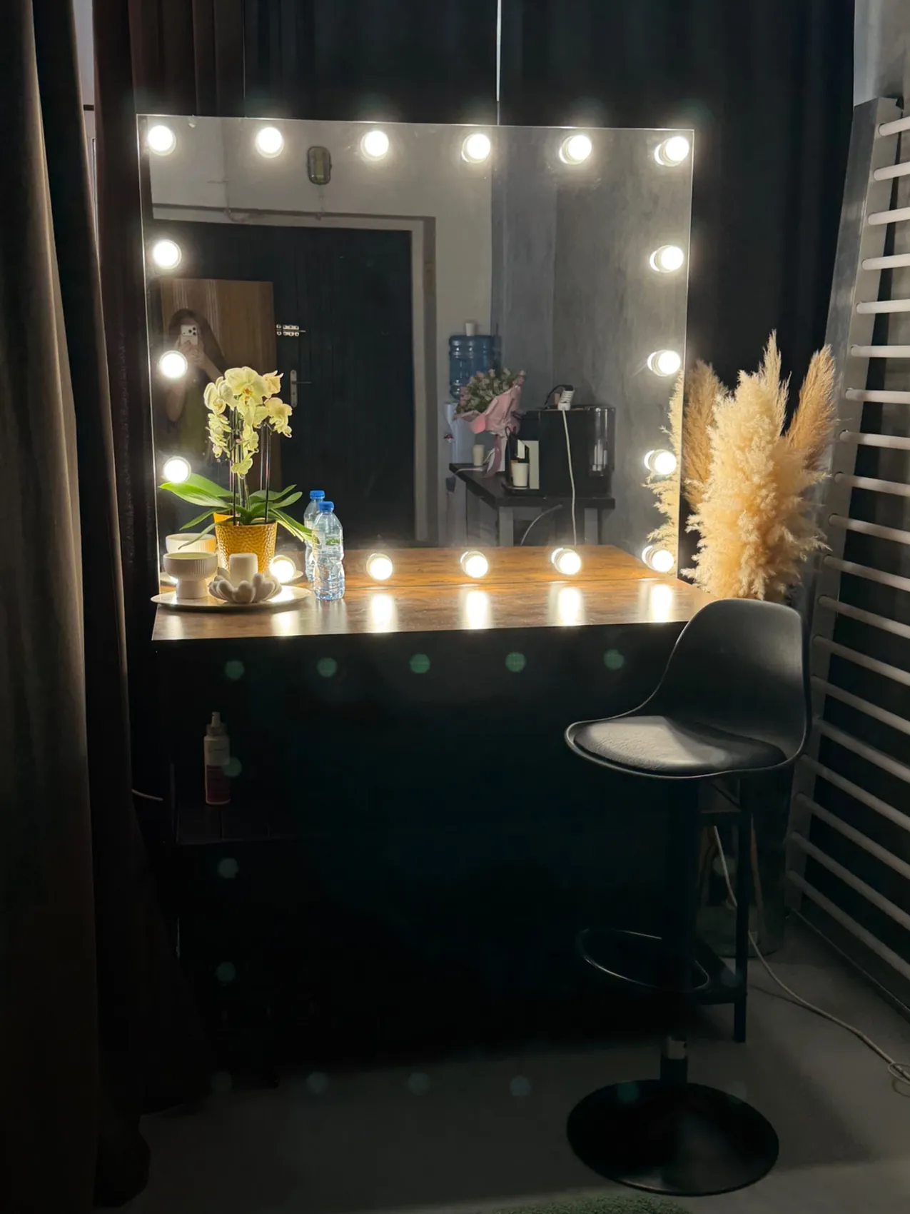 Make-up zone · 2 lokalizacje